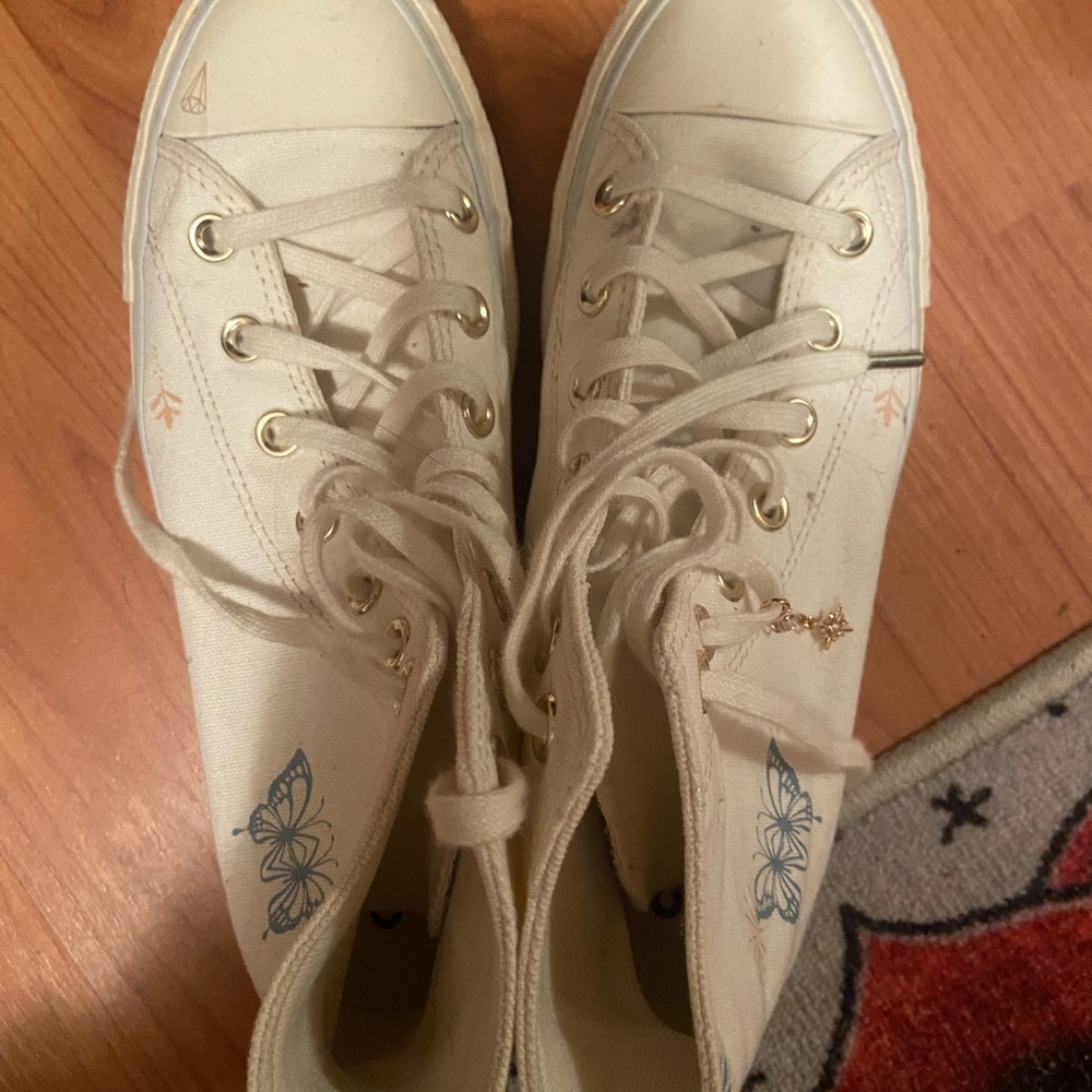 Chic White High-Top Sneakers with Butterfly Design